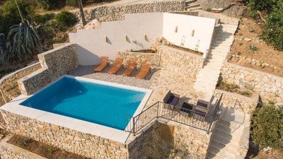 Sea View Stone Holiday Villa with Large Swimming Pool in Podgora near Makarska