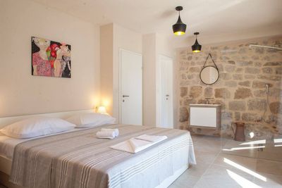 Sea View Stone Holiday Villa with Large Swimming Pool in Podgora near Makarska