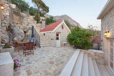 Sea View Stone Holiday Villa with Large Swimming Pool in Podgora near Makarska