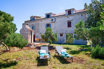 Charming Authentic Holiday House with Sea View and Pool Island Vis
