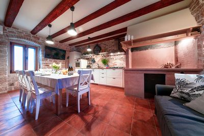 Charming Authentic Holiday House with Sea View and Pool Island Vis