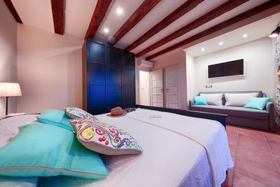 Charming Authentic Holiday House with Sea View and Pool Island Vis