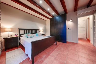 Charming Authentic Holiday House with Sea View and Pool Island Vis