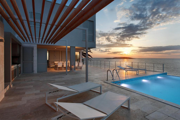 Modern Luxury 5 Bedroom Villa with Pool and Private Beach Island Vis