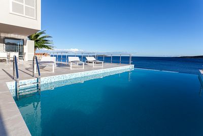 Modern Seafront 5 Bedroom Villa with Pool and Private Beach Island Vis