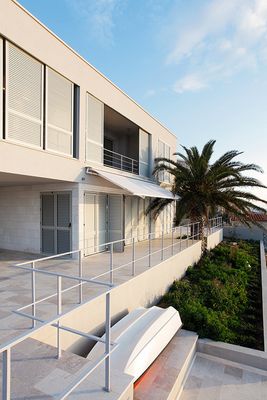 Modern Seafront 5 Bedroom Villa with Infinity Pool and Private Beach Island Vis