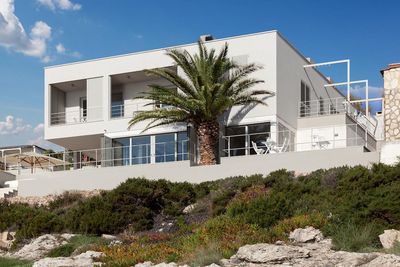 Modern Seafront 5 Bedroom Villa with Infinity Pool and Private Beach Island Vis