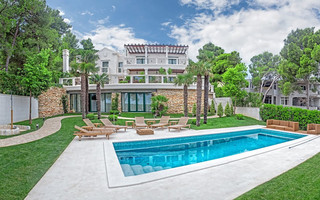 Exclusive Beachfront Luxurious Property in Ciovo near Trogir