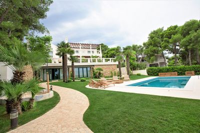 Exclusive Beachfront Luxurious Property in Ciovo near Trogir