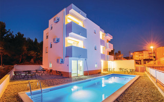 Large 8 Bedroom Holiday House with Pool near Split
