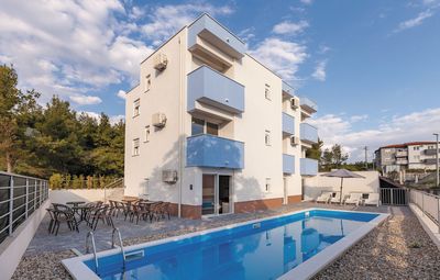 Large 8 Bedroom Holiday House with Pool near Split