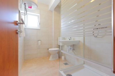 Large 8 Bedroom Holiday House with Pool near Split