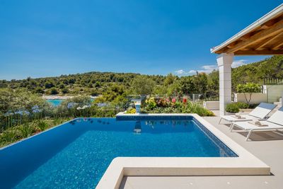 Amazing Luxury Sea View Villa with Pool in Ciovo