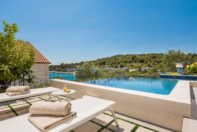 Amazing Luxury Sea View Villa with Pool in Ciovo