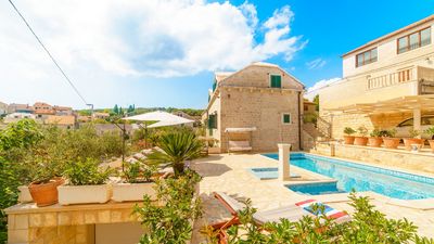 Stone Villa with Pool in Sumartin Island Brac