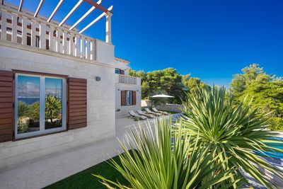 Luxury Sea View Stone Brac Villa with Pool and Jacuzzi near Beach