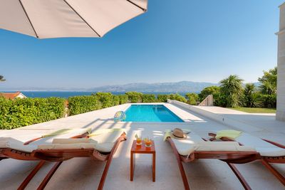Luxury Sea View Stone Brac Villa with Pool and Jacuzzi near Beach