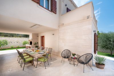 Luxury Sea View Stone Brac Villa with Pool and Jacuzzi near Beach