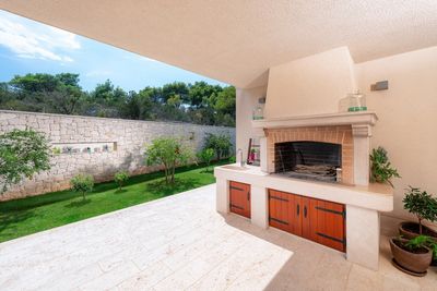 Luxury Sea View Stone Brac Villa with Pool and Jacuzzi near Beach