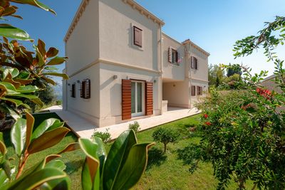 Luxury Sea View Stone Brac Villa with Pool and Jacuzzi near Beach