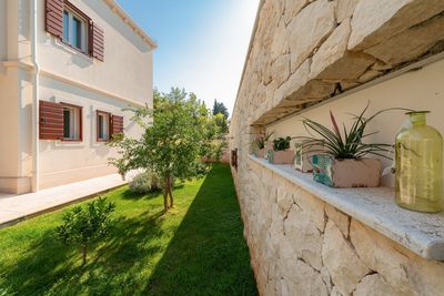 Luxury Sea View Stone Brac Villa with Pool and Jacuzzi near Beach