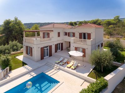 Luxury Sea View Stone Brac Villa with Pool and Jacuzzi near Beach