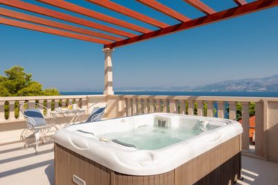 Luxury Sea View Stone Brac Villa with Pool and Jacuzzi near Beach