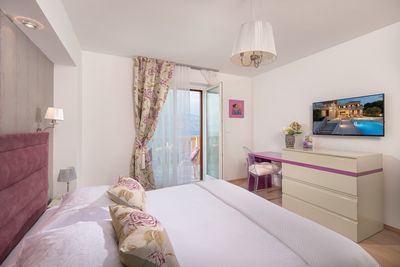 Luxury Sea View Stone Brac Villa with Pool and Jacuzzi near Beach