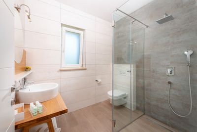 Luxury Sea View Stone Brac Villa with Pool and Jacuzzi near Beach
