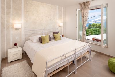Luxury Sea View Stone Brac Villa with Pool and Jacuzzi near Beach