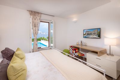 Luxury Sea View Stone Brac Villa with Pool and Jacuzzi near Beach
