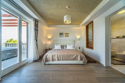 Luxury Sea View Stone Brac Villa with Pool and Jacuzzi near Beach