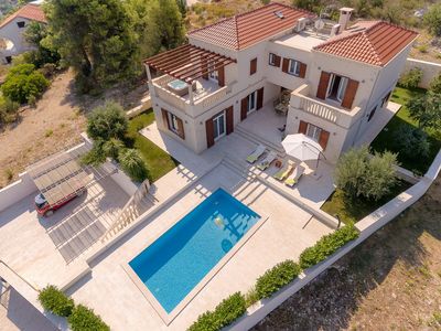 Luxury Sea View Stone Brac Villa with Pool and Jacuzzi near Beach