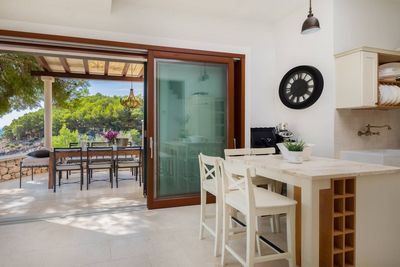 Adorable Beachfront Villa with Outdoor Jacuzzi near Milna in Brac Island