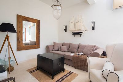 Adorable Beachfront Villa with Outdoor Jacuzzi near Milna in Brac Island