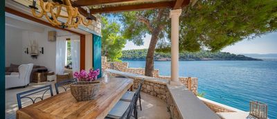 Adorable Beachfront Villa with Outdoor Jacuzzi near Milna in Brac Island