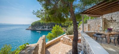 Adorable Beachfront Villa with Outdoor Jacuzzi near Milna in Brac Island