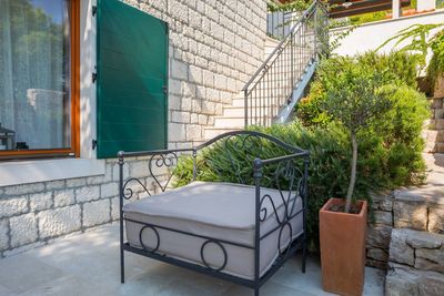 Adorable Beachfront Villa with Outdoor Jacuzzi near Milna in Brac Island