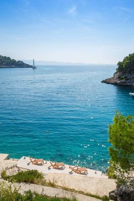 Adorable Beachfront Villa with Outdoor Jacuzzi near Milna in Brac Island