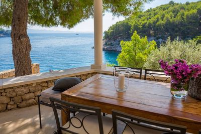 Adorable Beachfront Villa with Outdoor Jacuzzi near Milna in Brac Island