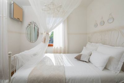 Adorable Beachfront Villa with Outdoor Jacuzzi near Milna in Brac Island