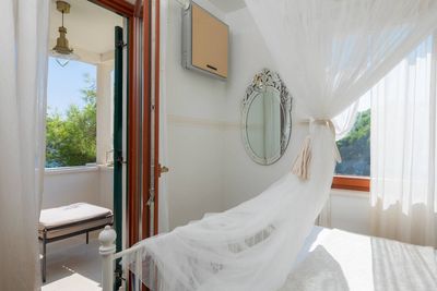 Adorable Beachfront Villa with Outdoor Jacuzzi near Milna in Brac Island