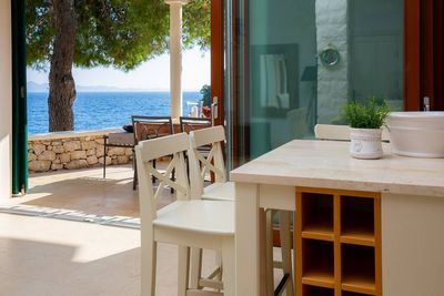 Adorable Beachfront Villa with Outdoor Jacuzzi near Milna in Brac Island