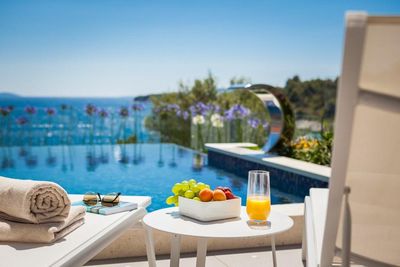 De Luxe Seafront Villa with Pool in Ciovo near Trogir and Split