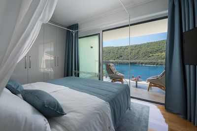 Luxurious Seafront 5 bedroom Villa in Istra Croatia