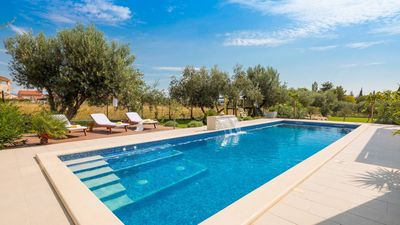 Luxury Villa with Large Pool, Sauna, and Fitness near Split and Trogir