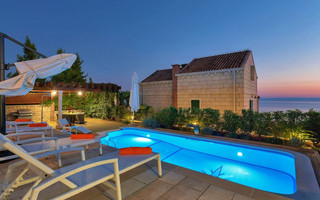 Classy Makarska Villa with Pool