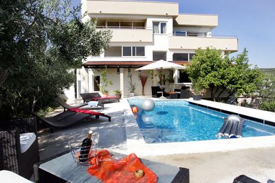 Modern 5 Bedroom Villa with Beautiful Garden and Pool in Ciovo near Trogir