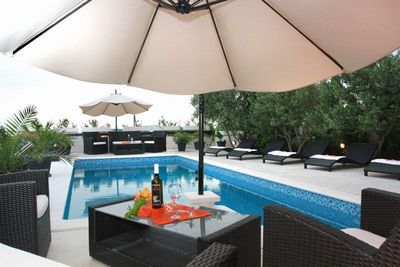 Modern 5 Bedroom Villa with Beautiful Garden and Pool in Ciovo near Trogir