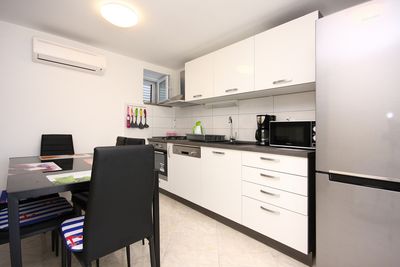 Charming 5 Bedroom Holiday House with Private Pool in Razanj